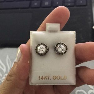 Thick diamond stud earring